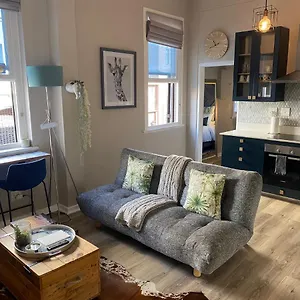 Just Off Long - Inner Gem Apartment Cape Town
